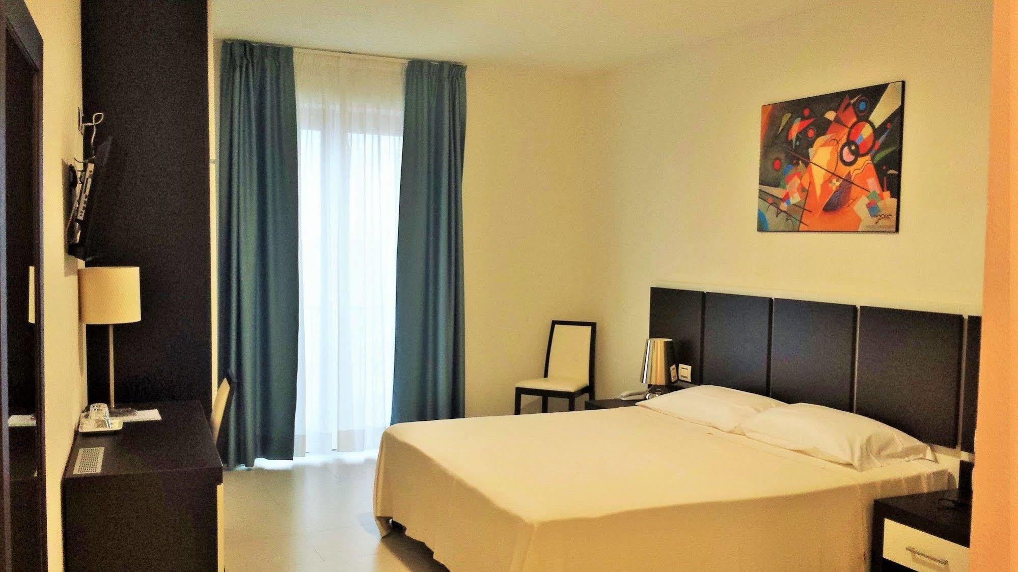 Buddi Hotel Platamona Exterior photo